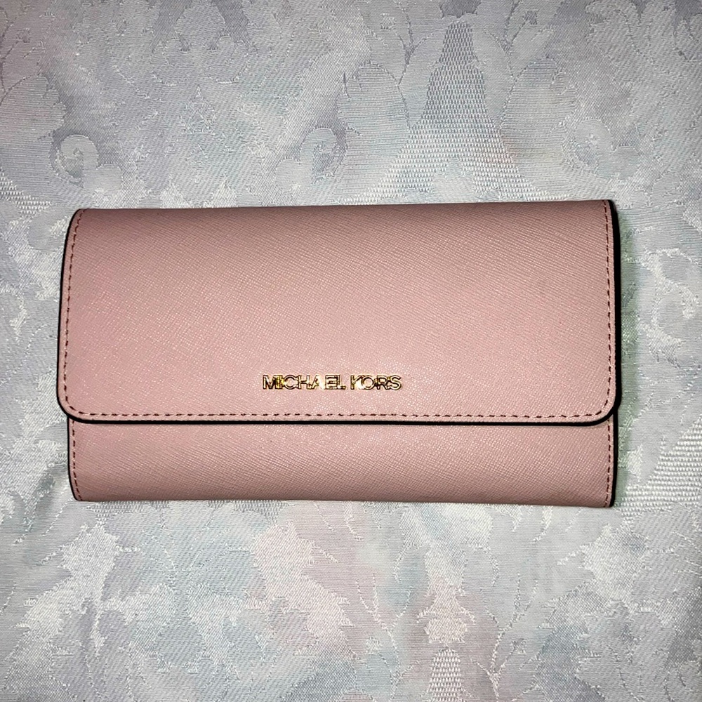 Michael Kors Trifold Wallet in Light Pink Like New